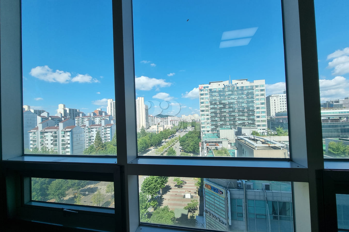 City view, 3 minutes to the lake park 0th image