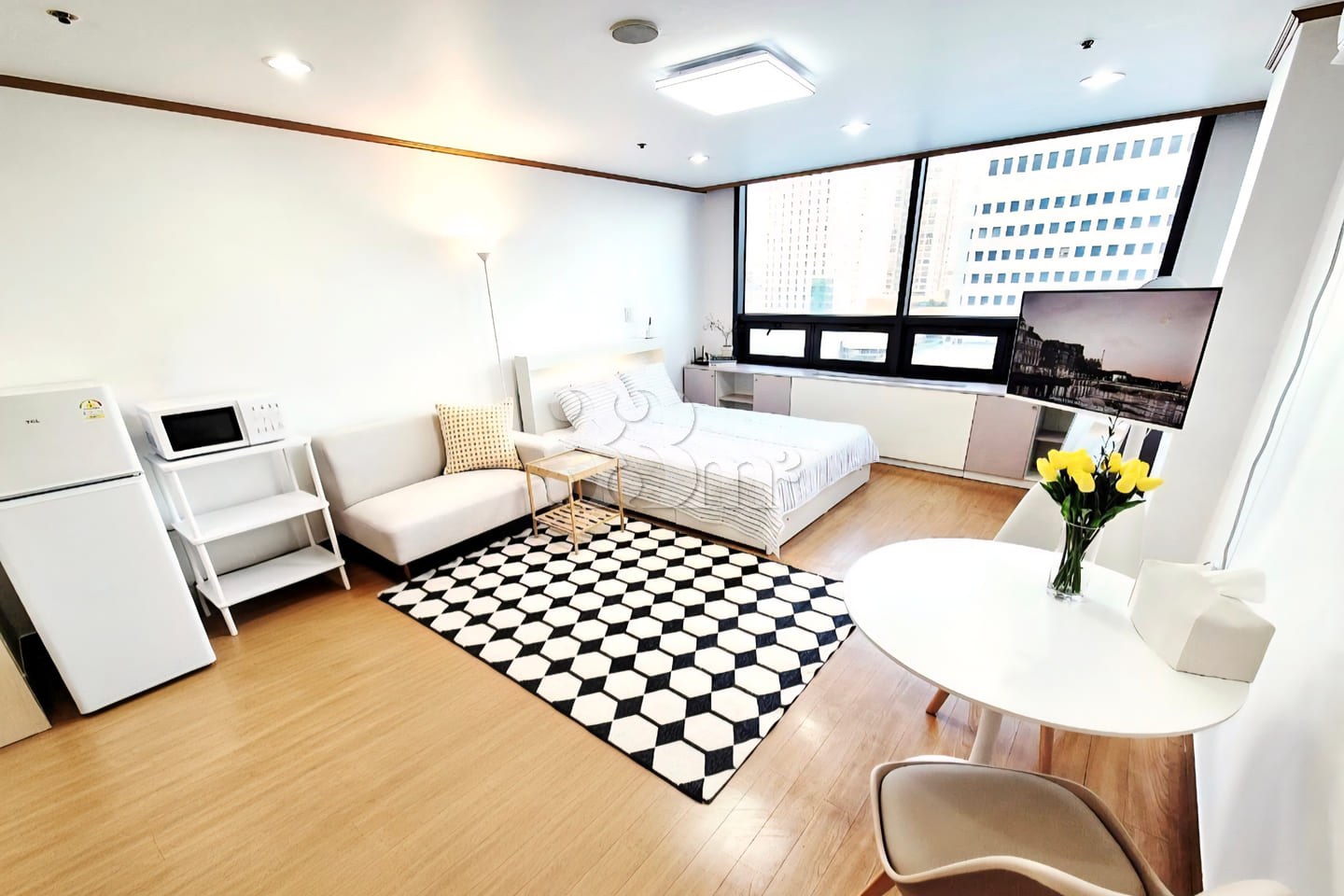 5 minutes to Yeouido ๐ 2 minutes to Saetgang 1th image