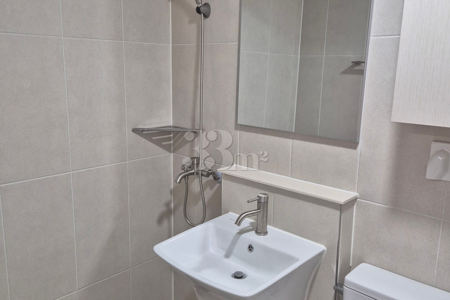 Within walking distance of Hynix; 3 minutes b 6th image