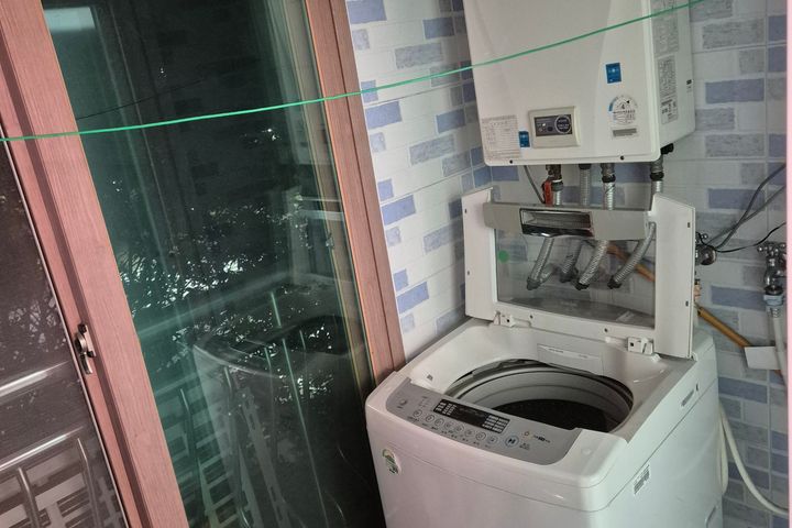 Chojeon-dong Renovated Studio 3 9th image