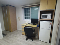Room 104 6th image
