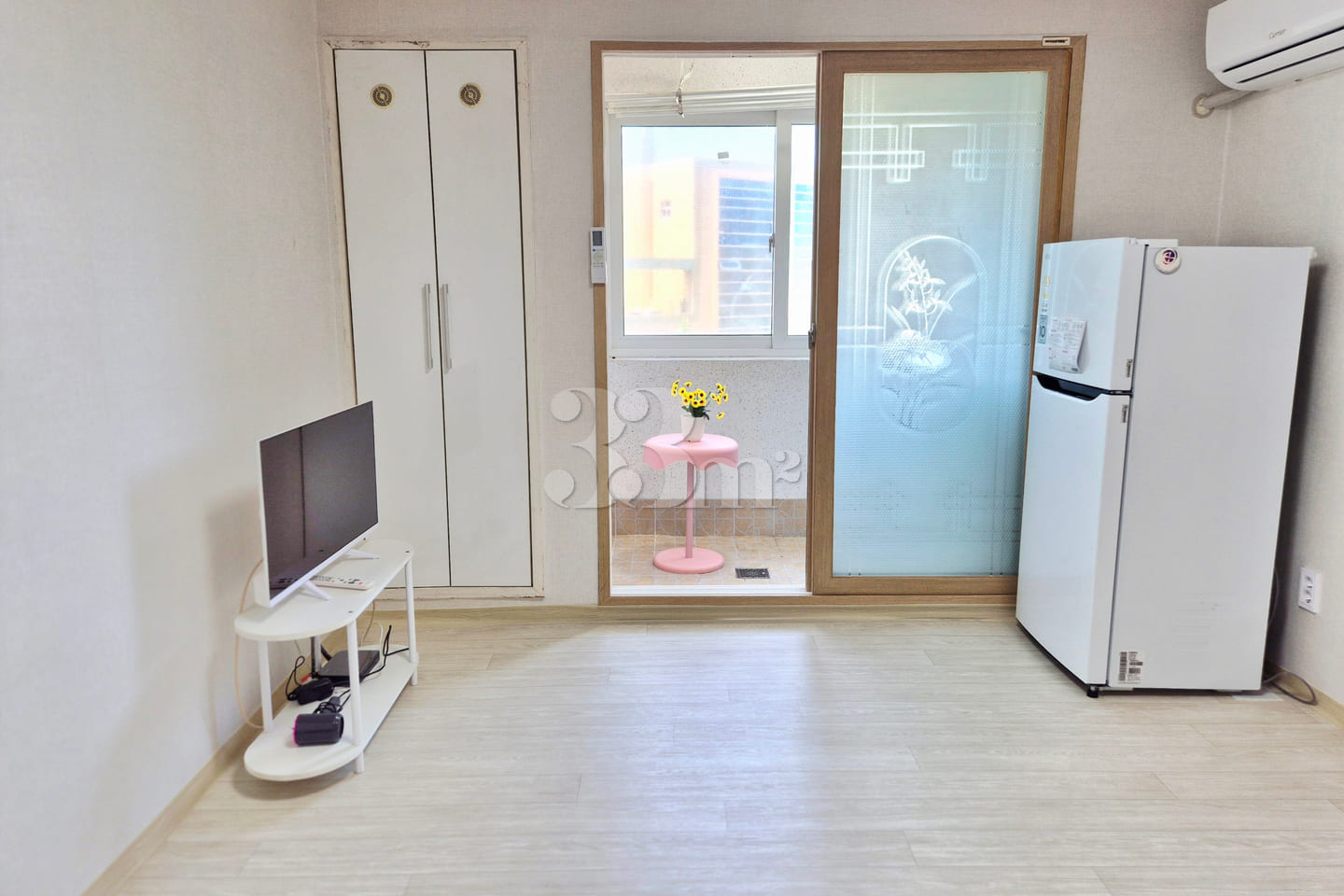 A sun-drenched room. 7th image