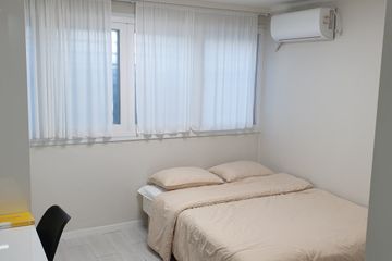 Newly opened, 9 minutes from Hongik Universit