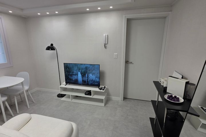 🌟[Premium] Fully Furnished 1.5-Room Unit🌟 1th image