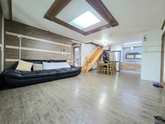 Gunsan. Fully furnished. Large parking lot. 1th image