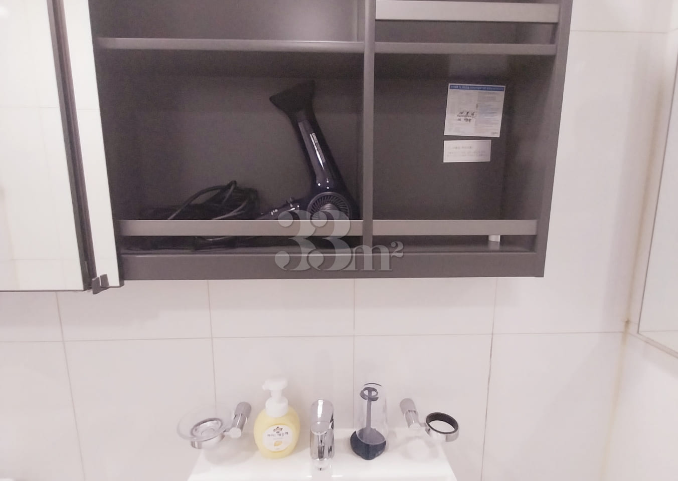 5 minutes from Gangnam Station, clean, fully  13th image