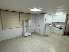 Studio apartment near the subway station, ful 0th image
