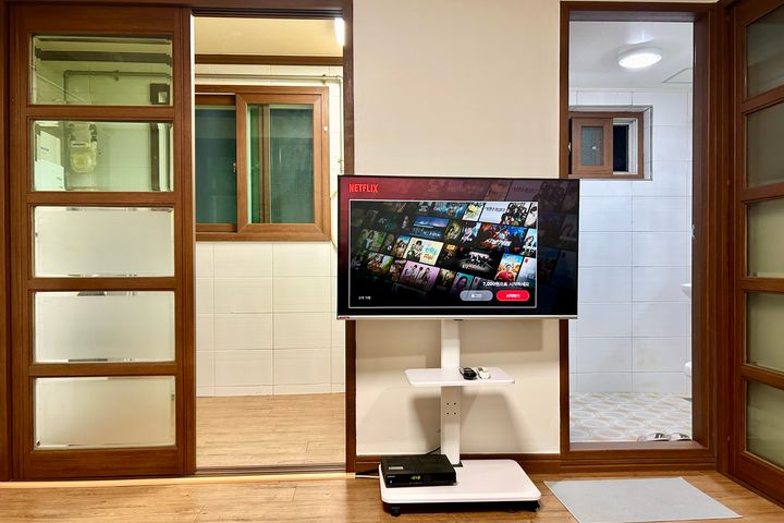 4-person room with 2 double beds 4th image