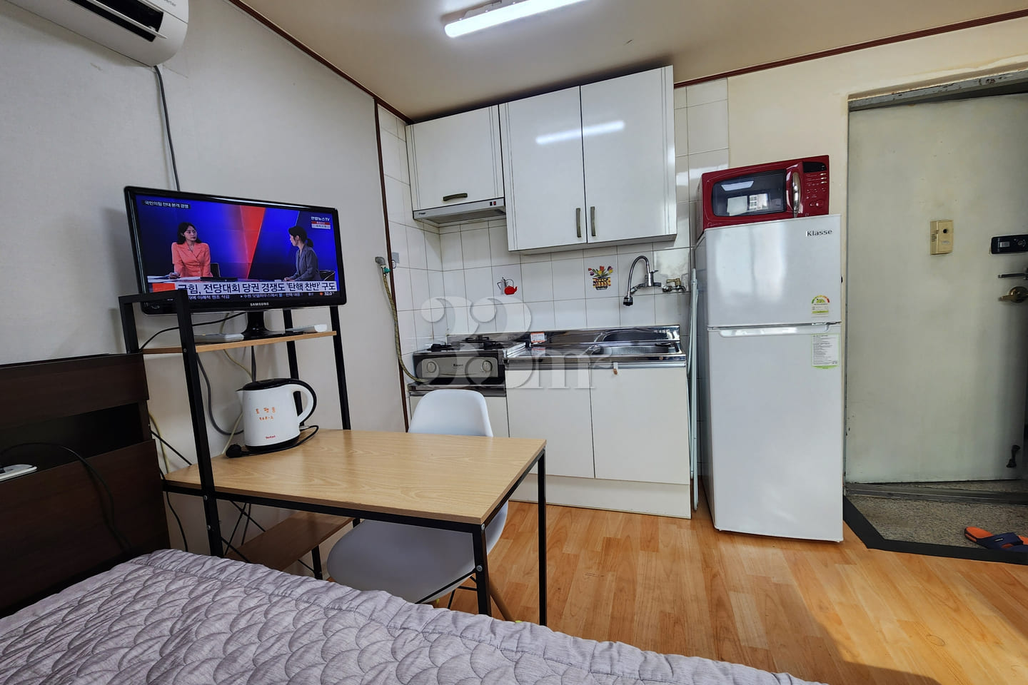 Studio apartment with a commute to Gangnam 1th image