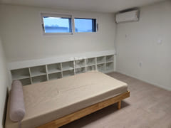 Spacious 2-bedroom unit + rooftop terrace 4th image