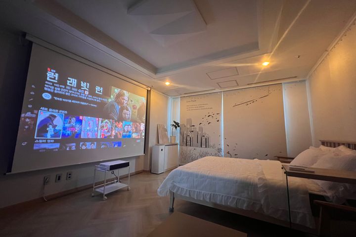 Movie room 16th image