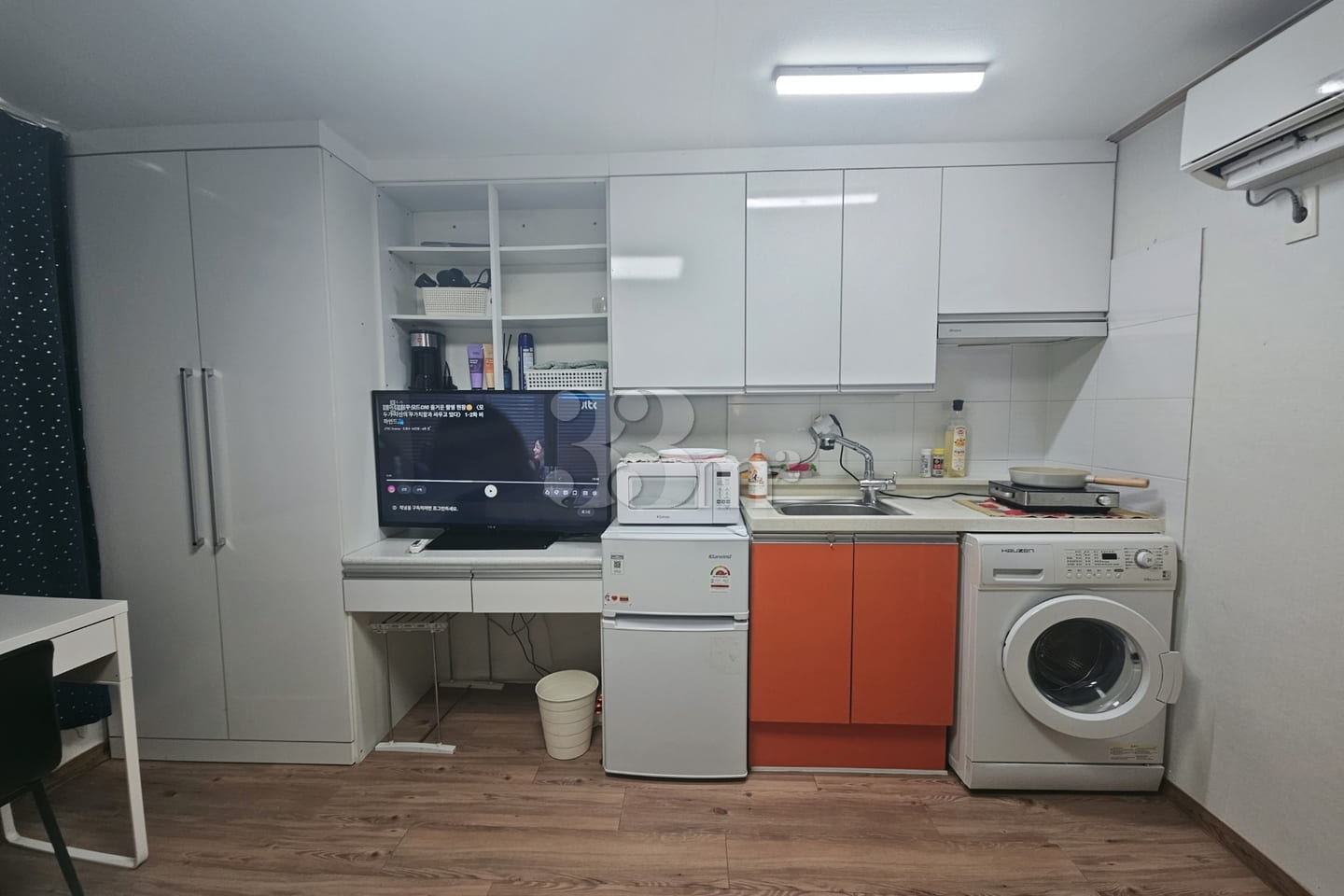 Clean and affordable studio apartment. 1th image