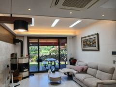 Three-bedroom detached house with a fireplace 16th image