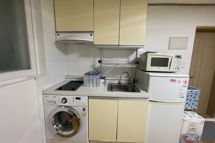 2-minute walk from Nonhyeon Station (studio a 10th image