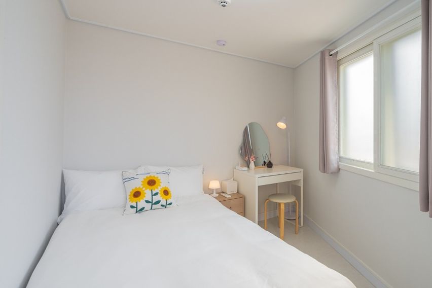 Dongdaemun, 2-minute walk, 3-room apartment w 7th image