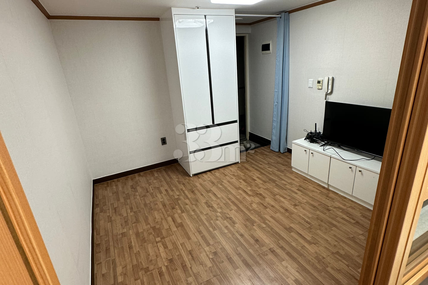 Clean, fully furnished apartment in front of 3th image