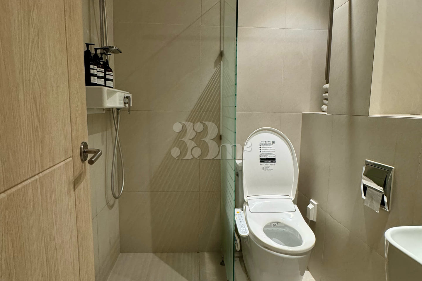 🏙️ Spacious 2-room unit right next to the st 7th image