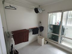 Neat and cozy, just like an apartment. 2th image