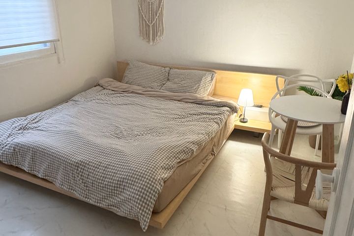 Cozy two-room apartment near Sinseol-dong Sta 0th image