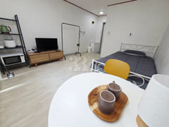 Studio with convenient parking 🏠 Unit 203 8th image