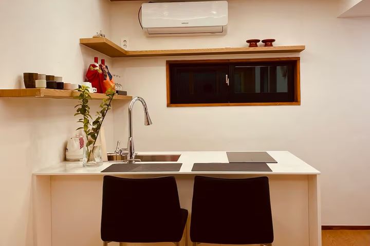 Hanok-style 2-bedroom 0th image