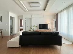 Detached house in Haenggung-dong with parking 0th image