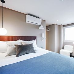 Trendy 😎 Modern Studio Unit Image