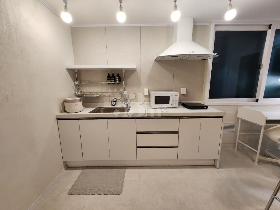 Heart of Hongdae, accommodates 3 people 4th image