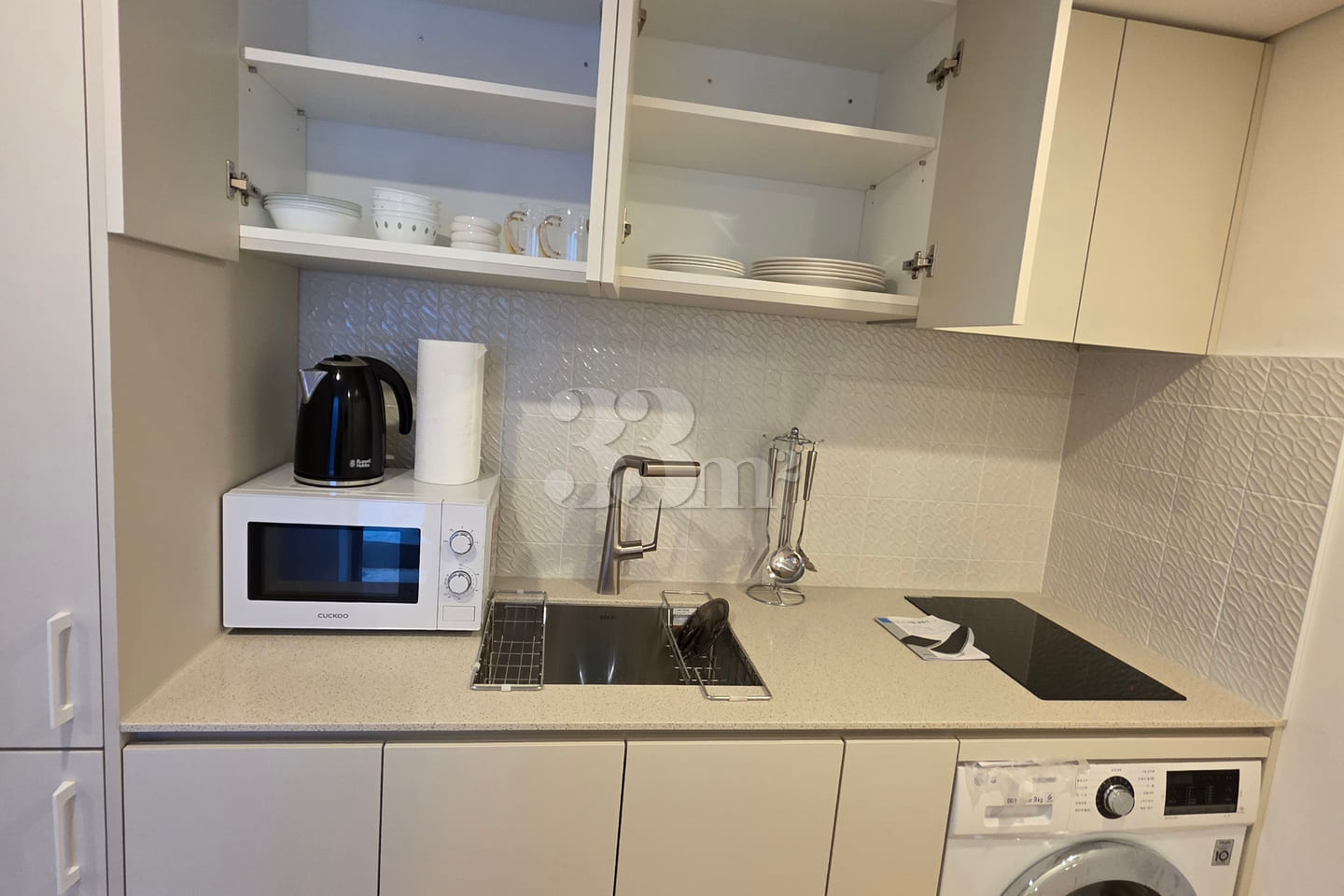 Studio apartment with a large bathtub in Itae 8th image