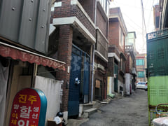 Cost-effective two-bedroom near Moran Station 16th image