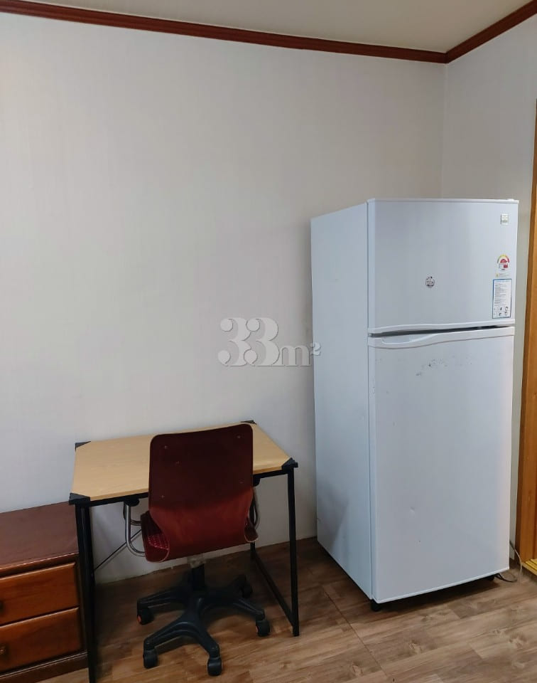 Room 403 6th image