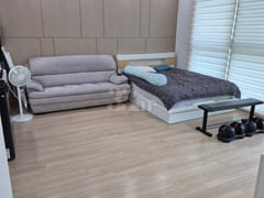 1.5-room unit with a spacious living room and 0th image