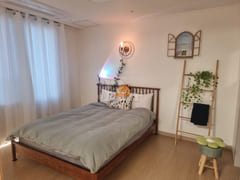 A room with a strong Instagram vibe. 14th image