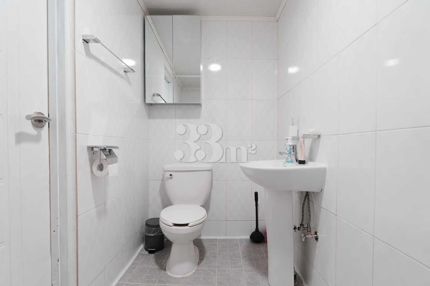 September Discount: Fully Furnished 2-Room Un 9th image