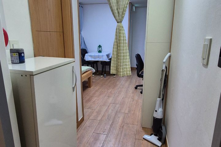 Fully furnished studio apartment, walking dis 1th image