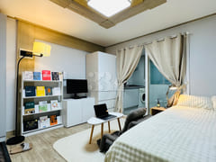 Women-only, fully furnished apartment near th 1th image