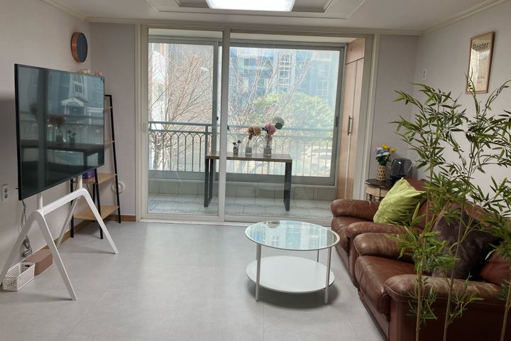 Clean 3-room apartment in Siheung 1th image
