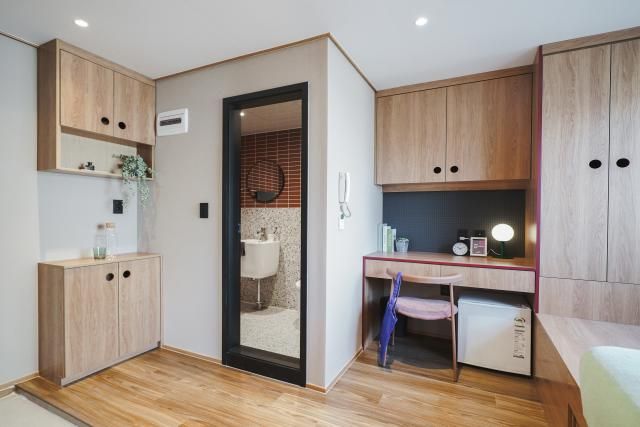Clean studio apartment near Hongik University 4th image