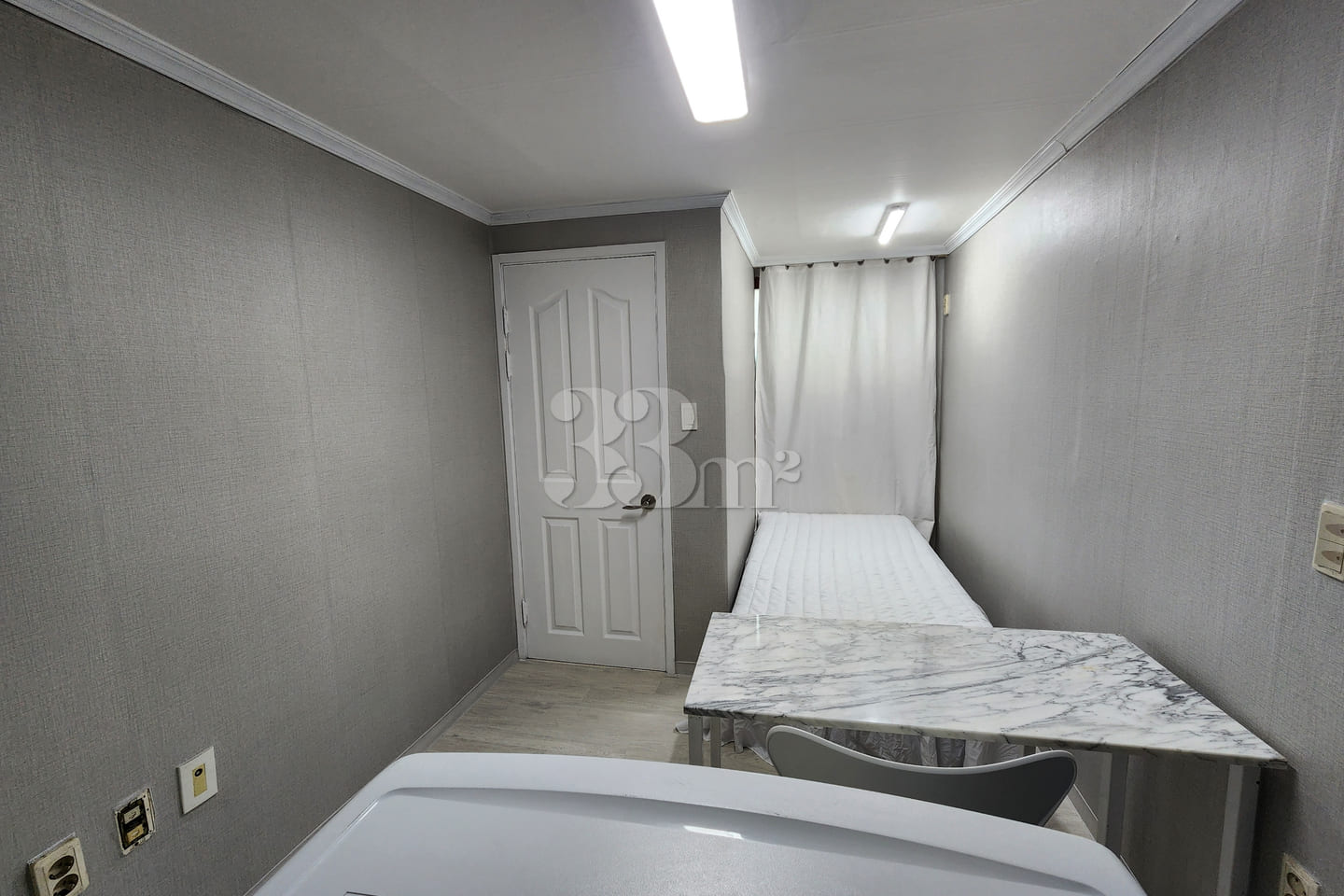 Clean, south-facing studio apartment 3th image