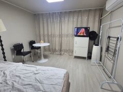 Large room with parking for pets 1th image