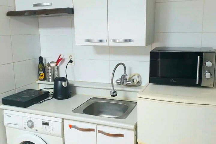 Room 201 6th image