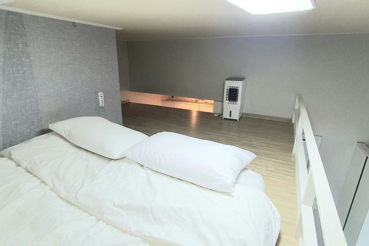 C-House (in front of Myongji University) 2th image
