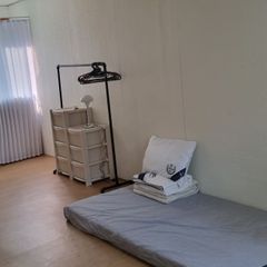 조용한 2층 끝방 방 이미지