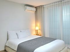 Three-room apartment in the prime location of 2th image