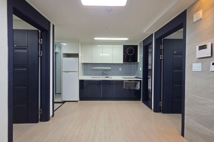 Neat two-room apartment in Doksan-dong 1th image