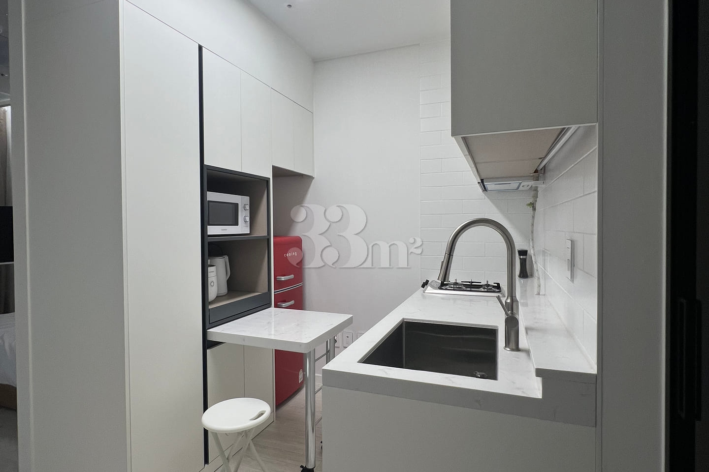 J2๐Fully-furnished Studio Apartment with a G 5th image