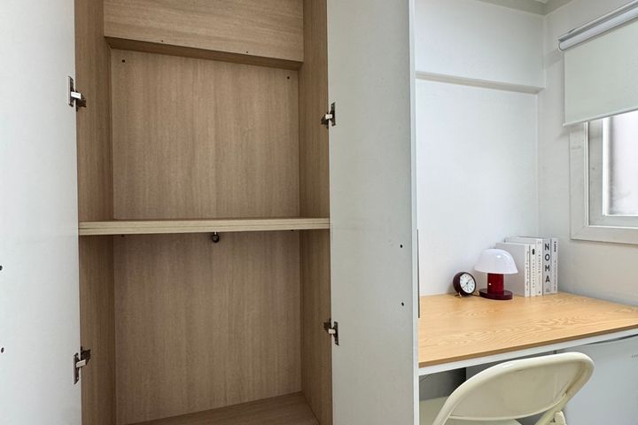 Mini-room with an exterior window and good ve 6th image
