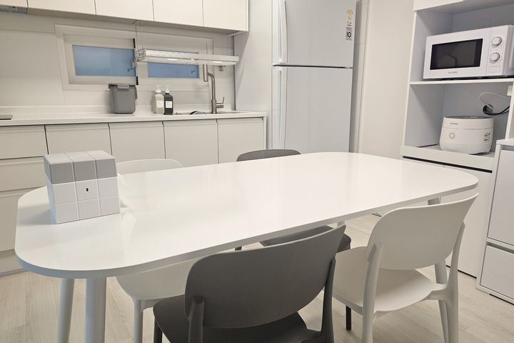 Room C-2 12번째 이미지