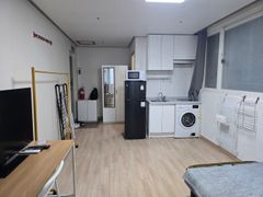 Room 403 1th image