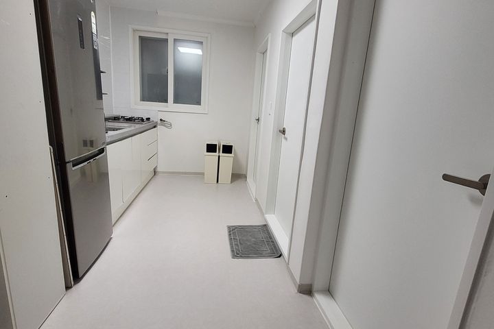 Neat and cozy, just like an apartment. 6th image